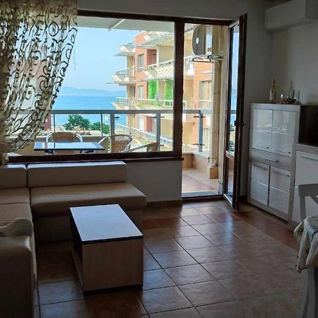 Cozy Apartment With Sea View And Free Parking Поморие Екстериор снимка