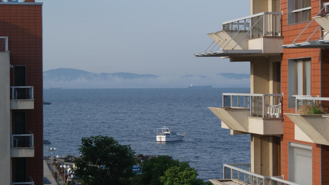 Cozy Apartment With Sea View And Free Parking Поморие Екстериор снимка