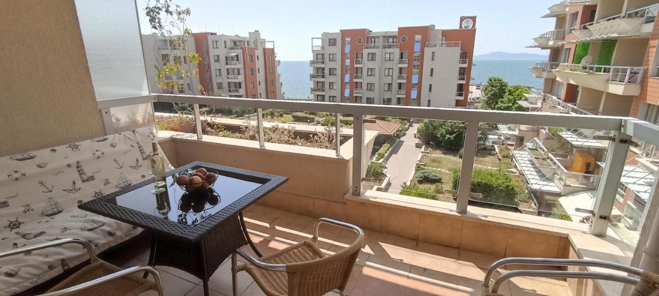 Cozy Apartment With Sea View And Free Parking Поморие Екстериор снимка