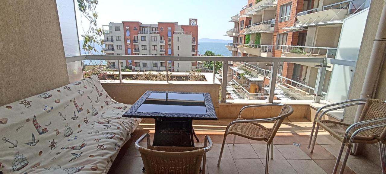Cozy Apartment With Sea View And Free Parking Поморие Екстериор снимка