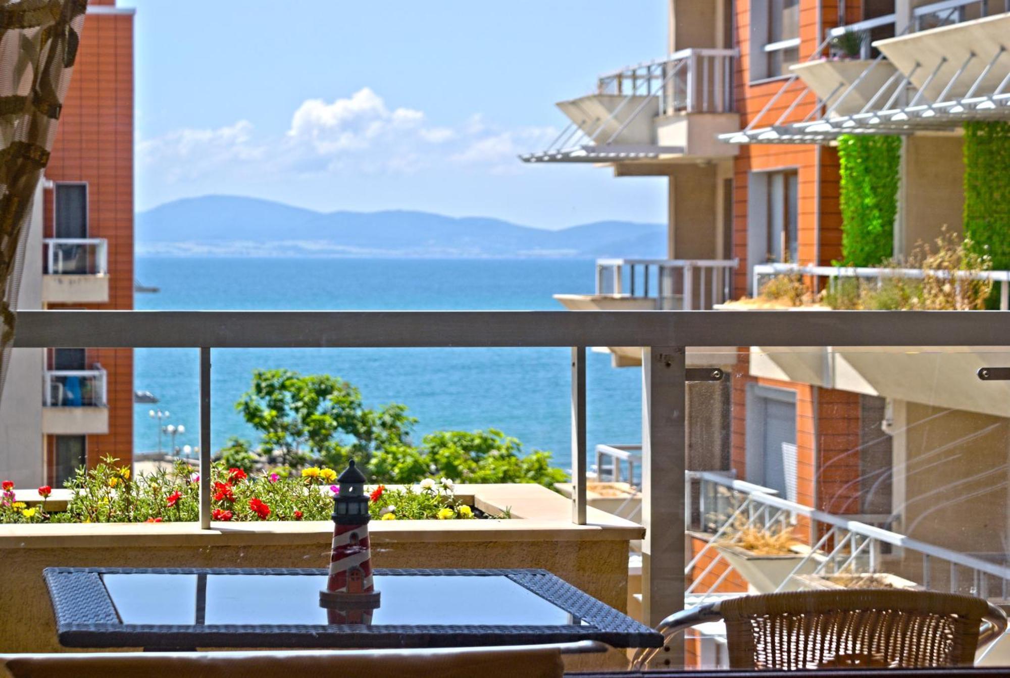 Cozy Apartment With Sea View And Free Parking Поморие Екстериор снимка